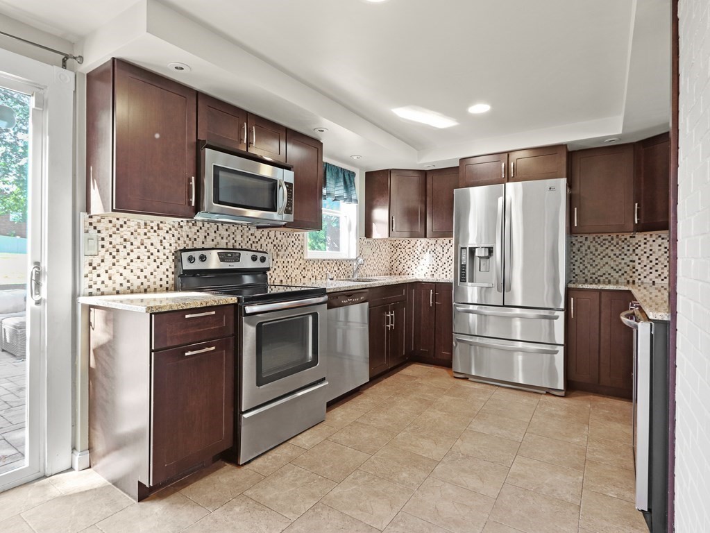 23 Riverview Road Framingham, MA 01701 - Photo 7 of 33 Gallery Image 7
