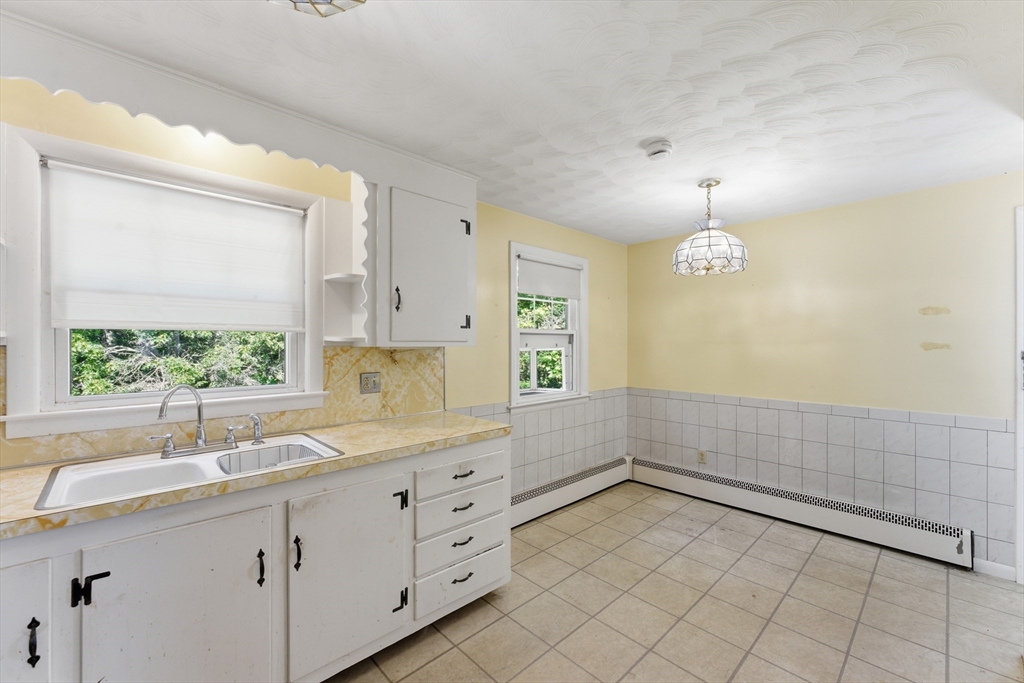 220 West Allen Ridge Road Springfield, MA 01118 - Photo 6 of 42