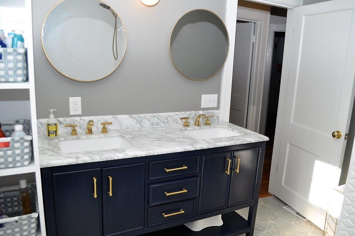 826 South Cassingham Road Columbus, OH 43209 - Photo 57 of 79 Hallway Bathroom (1)