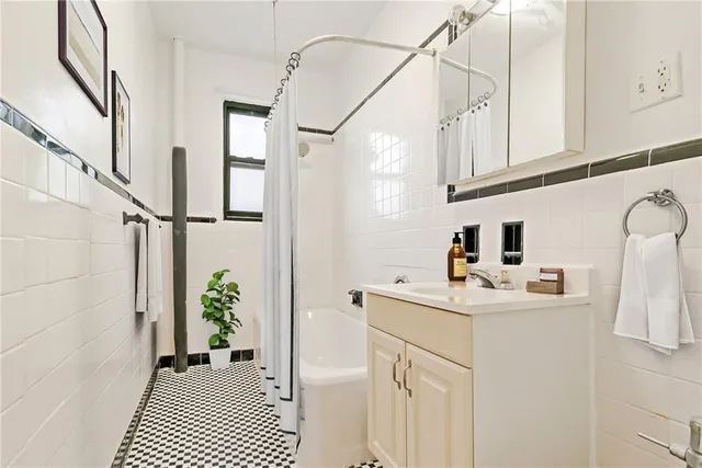 $325,000 | 909 East 29th Street, Unit 3F | Midwood