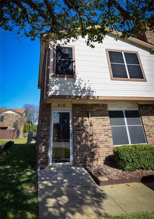 $1,995 | 916 Cedar Terrace, Cedar Hill, TX 75104