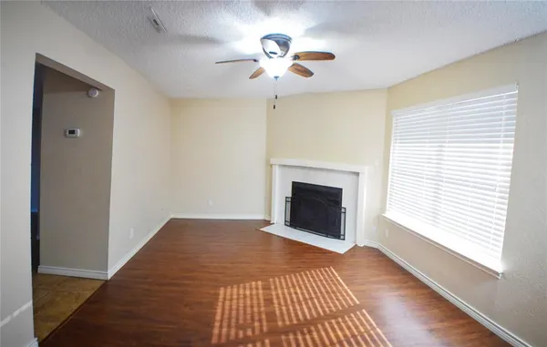 $1,995 | 916 Cedar Terrace, Cedar Hill, TX 75104