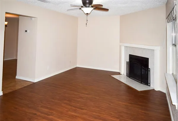 $1,995 | 916 Cedar Terrace, Cedar Hill, TX 75104