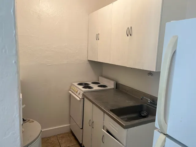 $850 | 879 Campus Circle, Unit 2, Tallahassee, FL 32304