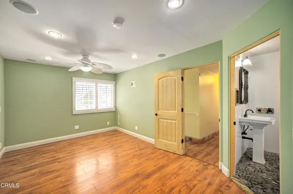 a view of a livingroom with a workspace