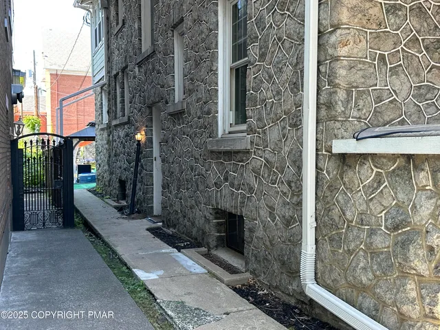 a view of a pathway both side of building