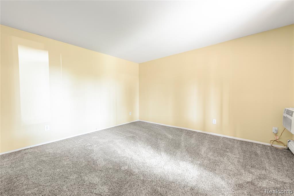 30452 Utica Road, Unit 7 Roseville, MI 48066 - Photo 6 of 15 Gallery Image 6