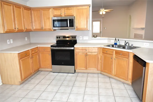 $2,200 | 15318 Ochre Leaf Trail, Cypress, TX 77433