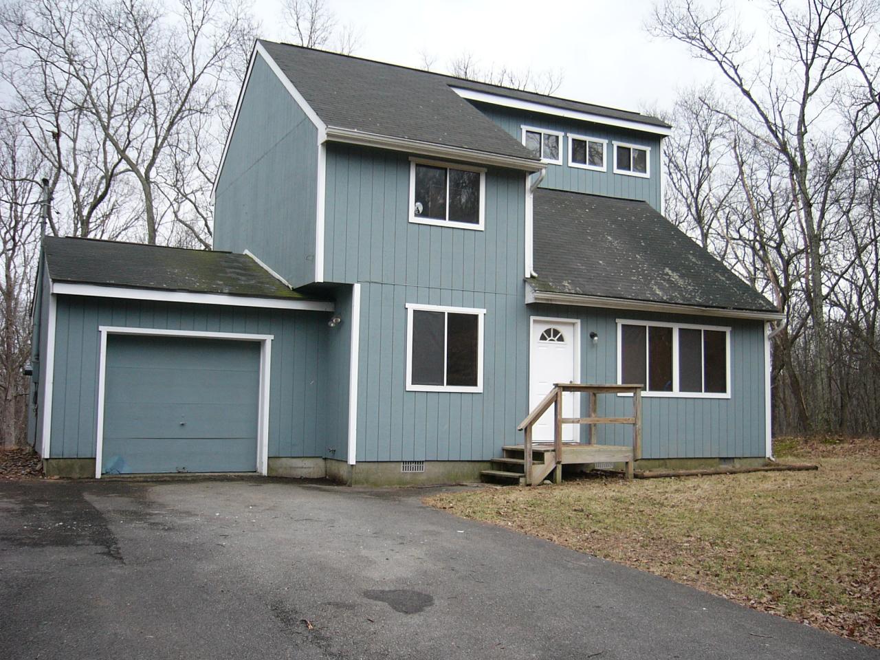 81 Pheasant Run Bushkill, PA 18324 - Photo 1 of 5 Front of House