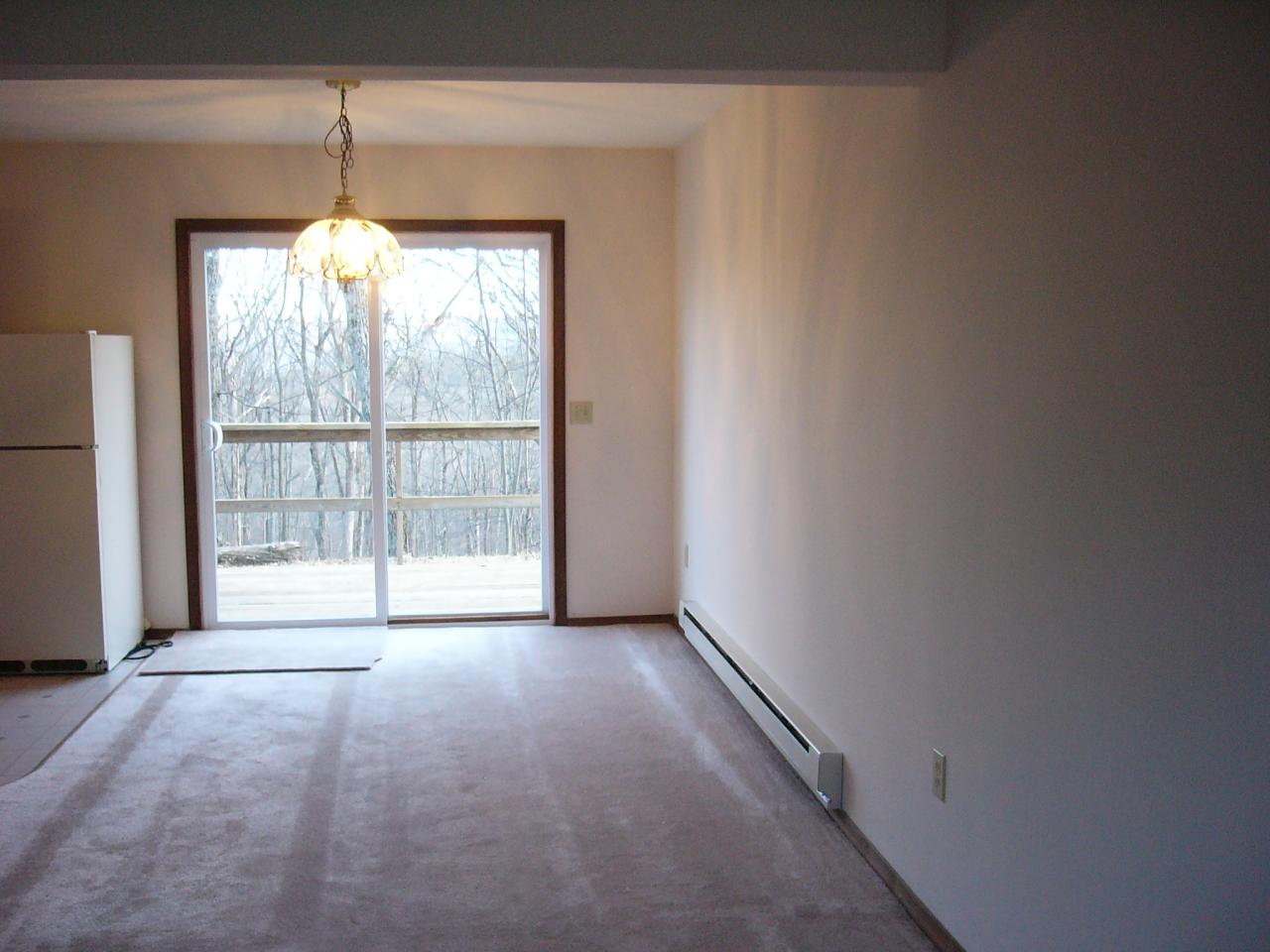 81 Pheasant Run Bushkill, PA 18324 - Photo 3 of 5 DINING ROOM