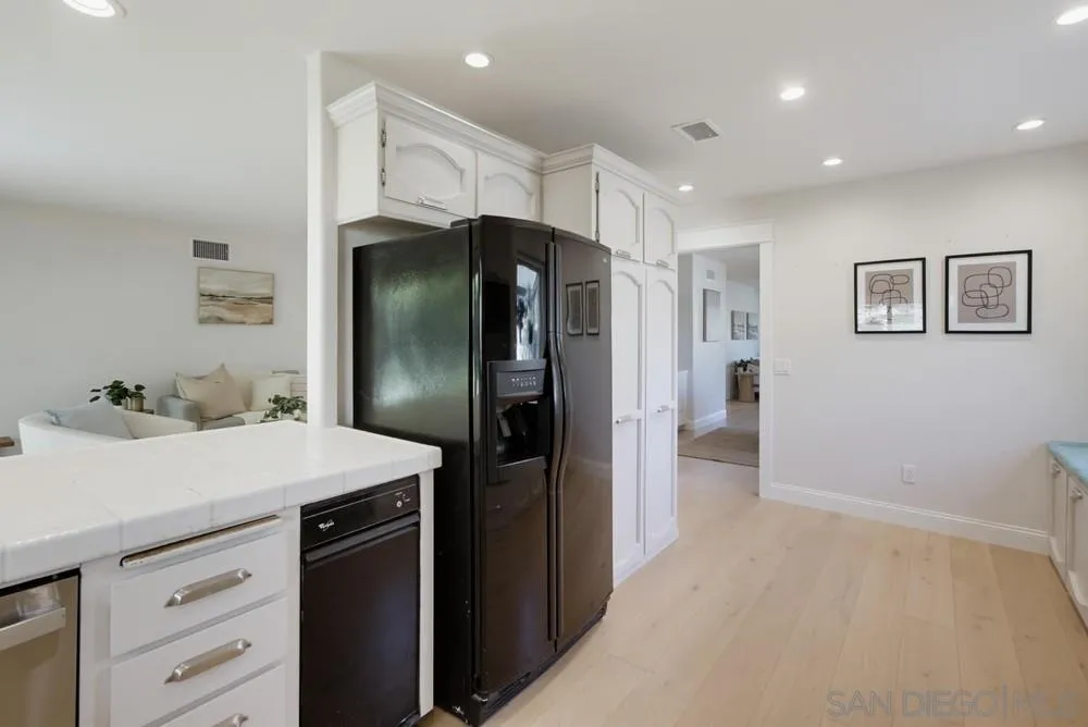 2394 Valley Mill Road El Cajon, CA 92020 - Photo 15 of 33 Light and bright!