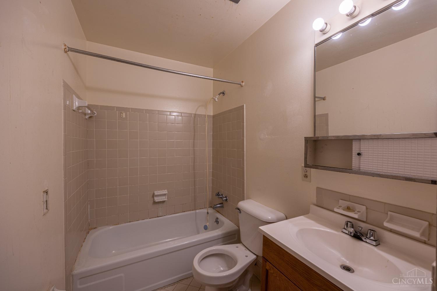 6020 Ridgeacres Drive, Unit A Cincinnati, OH 45237 - Photo 12 of 23
