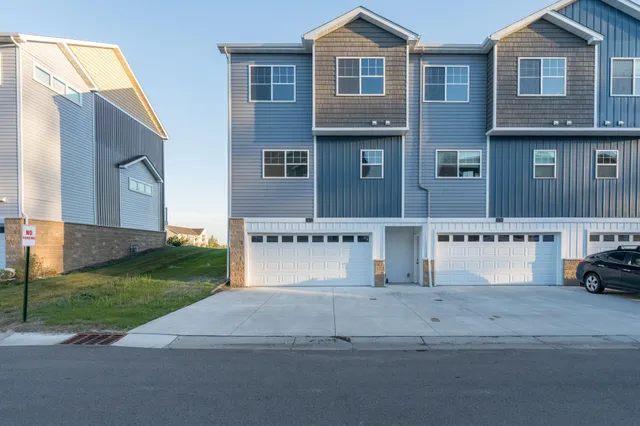 $309,900 | 3052 Bluestem Trail, Mankato, MN 56001