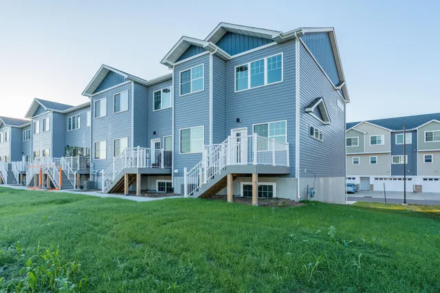 $309,900 | 3052 Bluestem Trail, Mankato, MN 56001