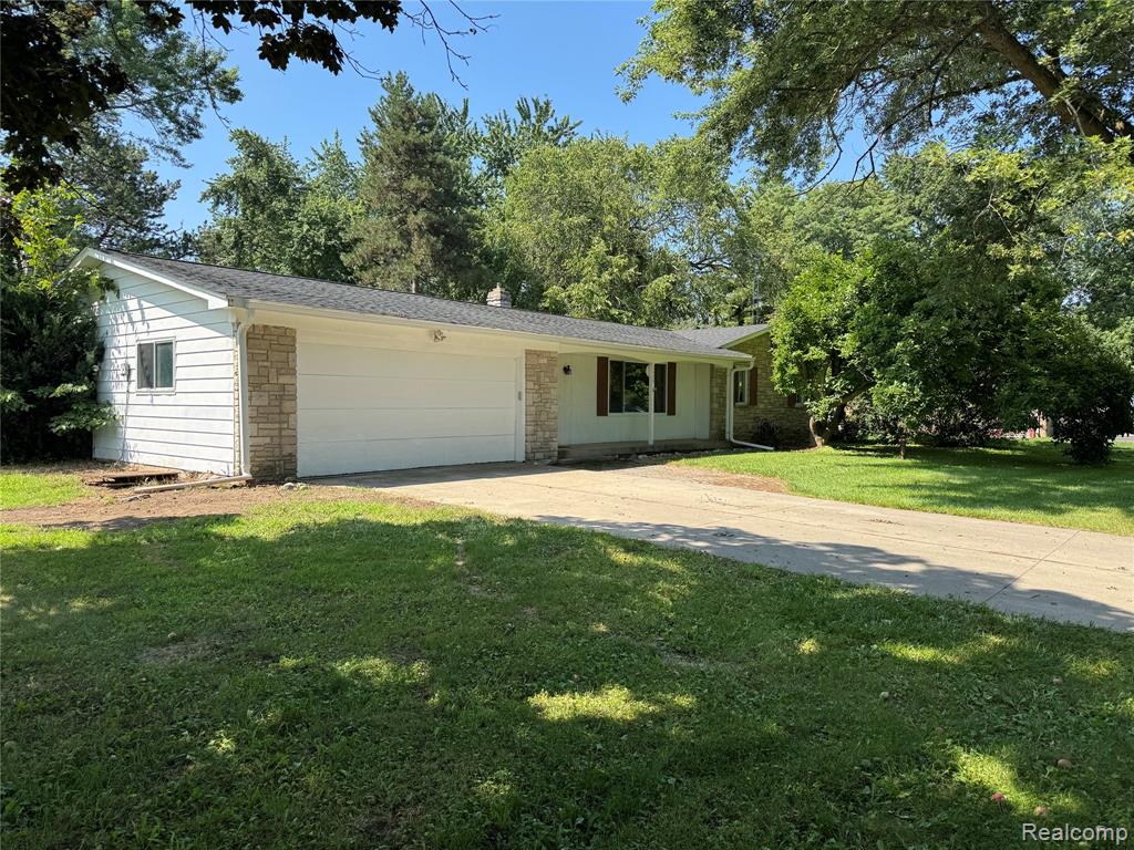 2434 East Cook Road Grand Blanc, MI 48439 - Photo 2 of 27