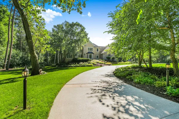 $1,100,000 | 90 27th Street North, Sartell, MN 56377