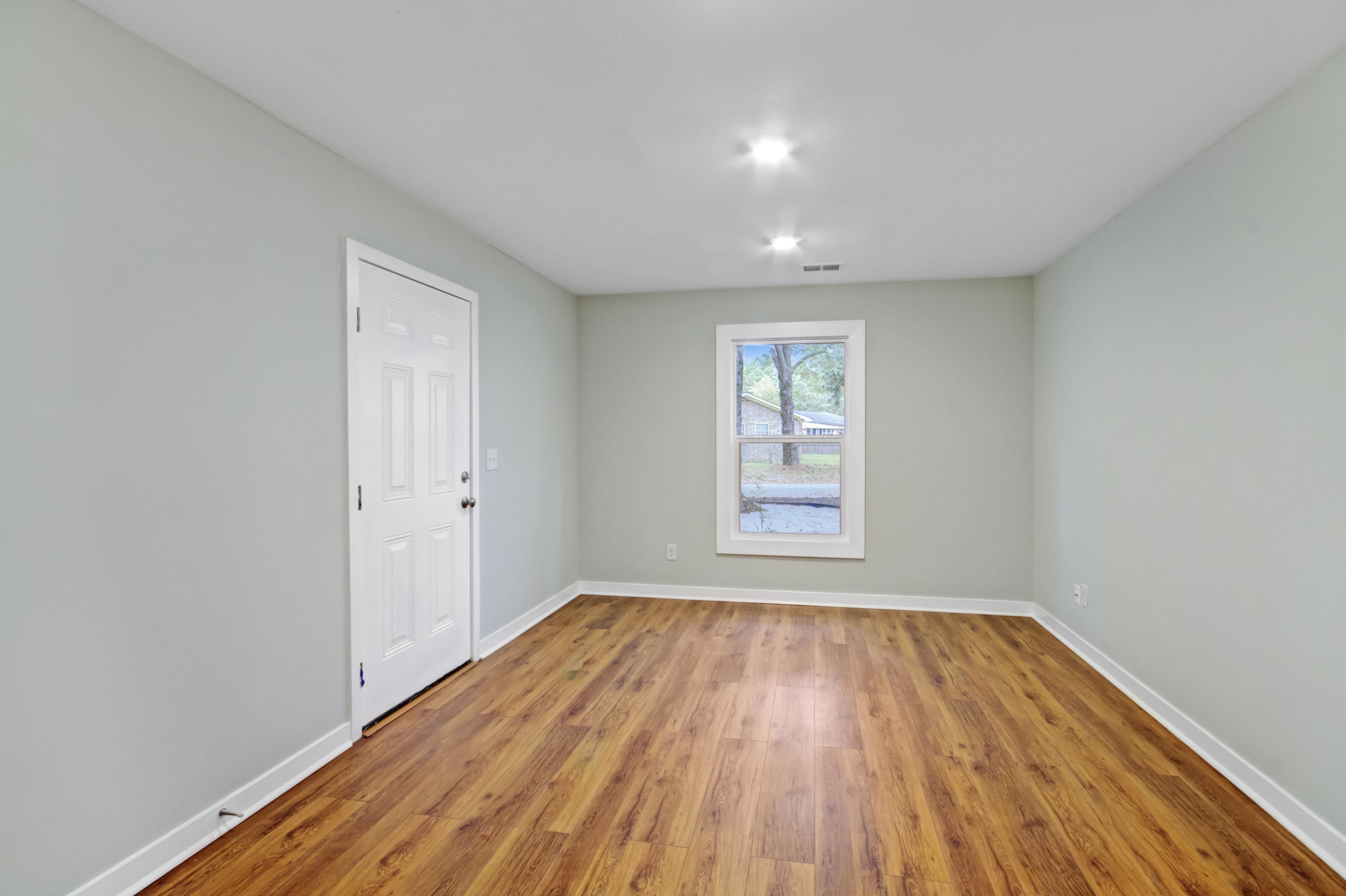 100 Waring Road Summerville, SC 29485 - Photo 16 of 22 Guest Bedroom