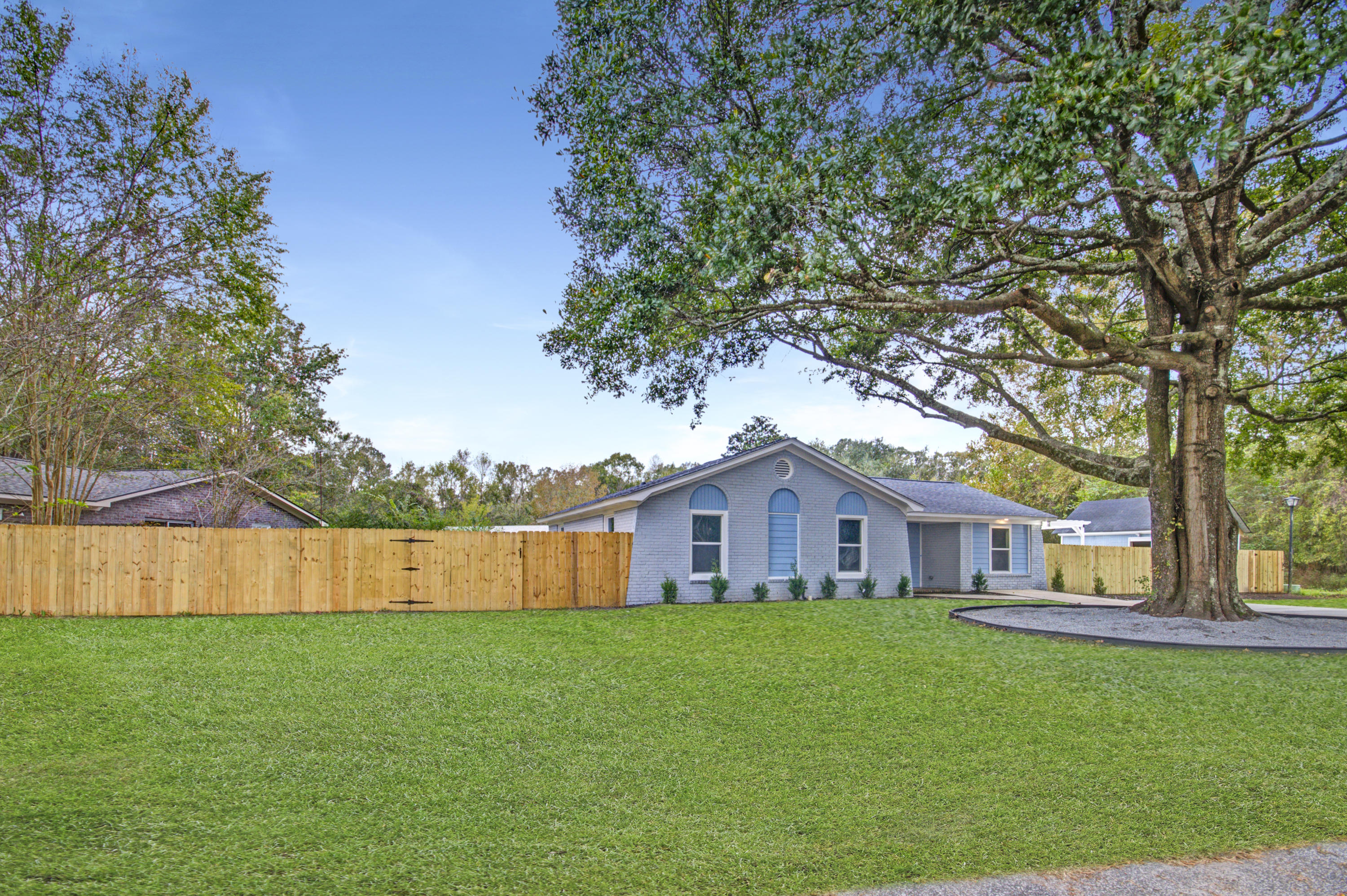 100 Waring Road Summerville, SC 29485 - Photo 4 of 22 Large Lot with Privacy Fence