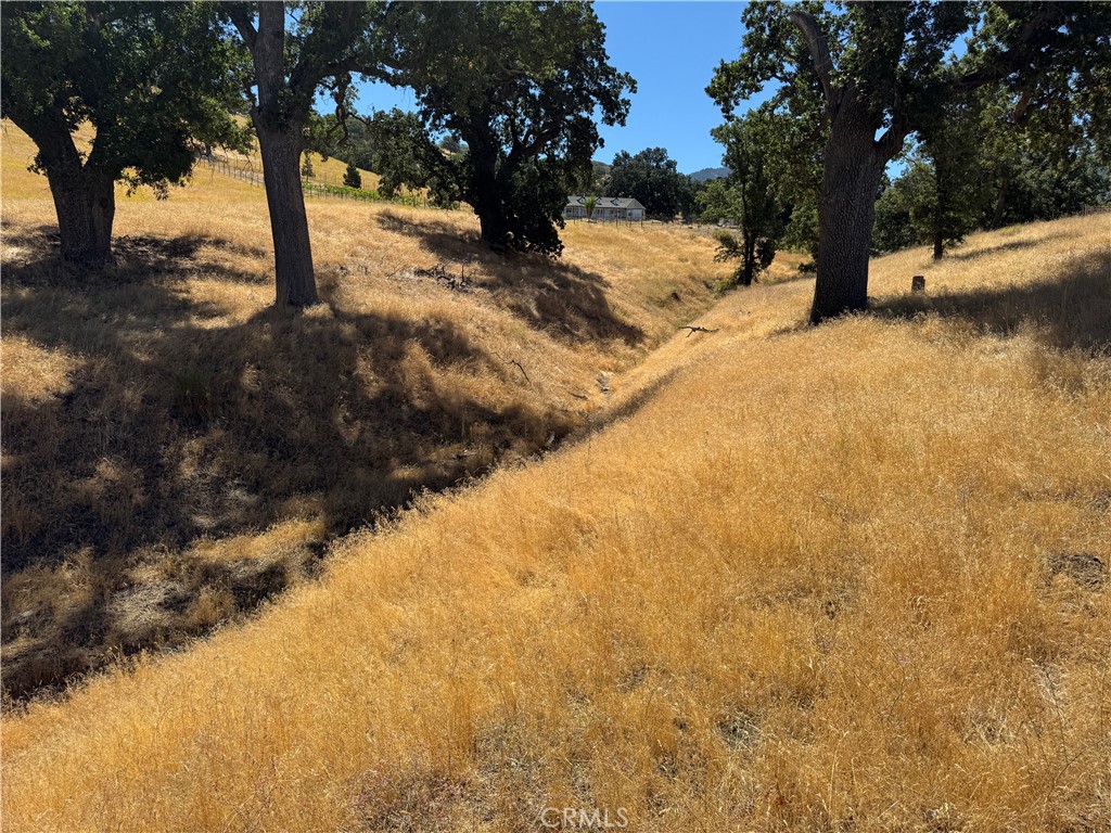 0 Arosa Road Tehachapi, CA 93561 - Photo 5 of 17 a view of a yard covered with snow