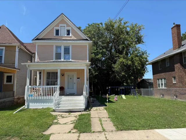 $79,900 | 704 South Carroll Avenue, Freeport, IL 61032