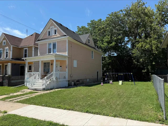 $79,900 | 704 South Carroll Avenue, Freeport, IL 61032