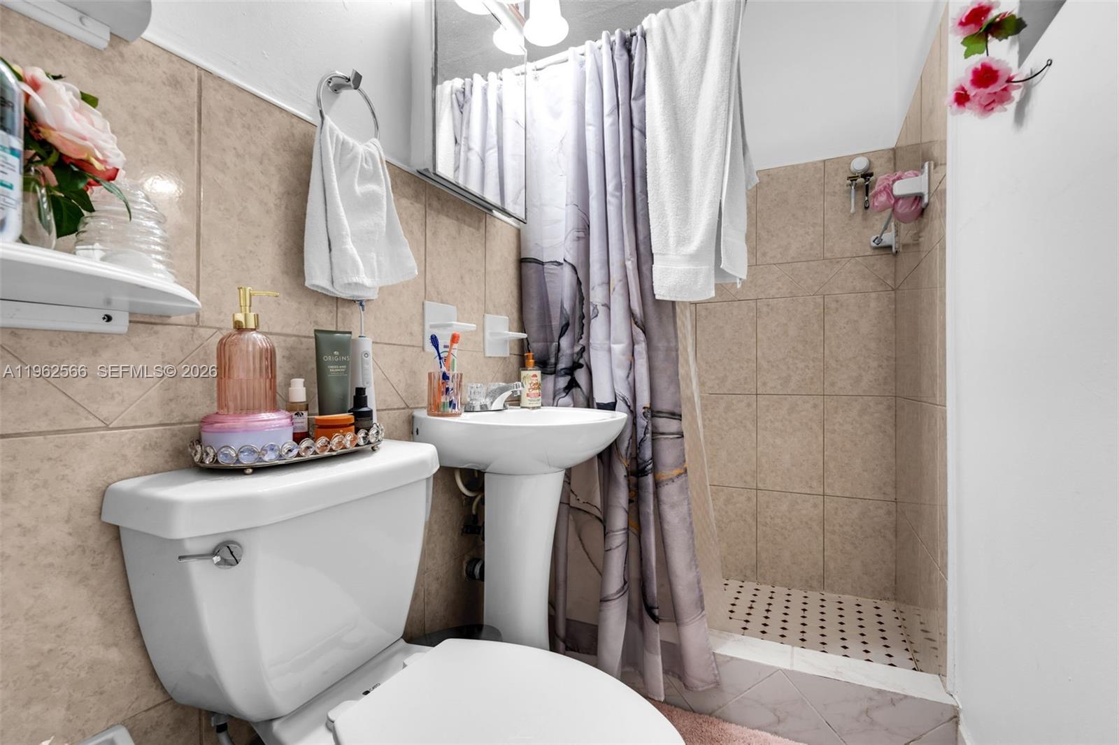 941 Southwest 31st Court Miami, FL 33135 - Photo 7 of 34