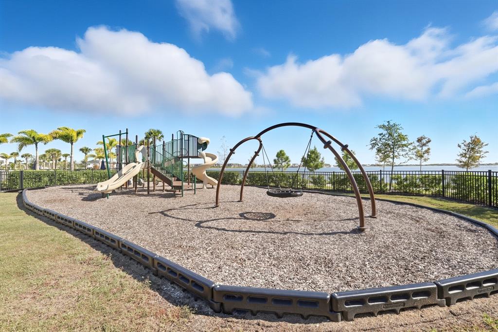 1782 Spreader Lane Sarasota, FL 34240 - Photo 35 of 38 a view of a garden with plants