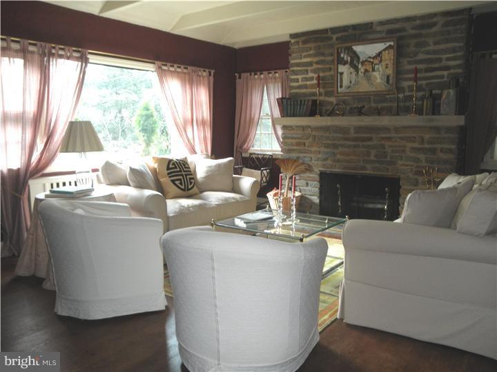 728 Hollow Road Wayne, PA 19087 - Photo 4 of 25 Living Room