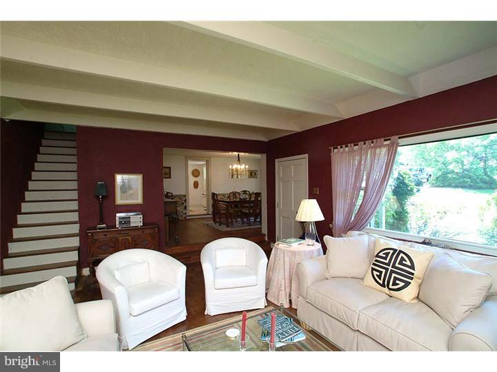 728 Hollow Road Wayne, PA 19087 - Photo 6 of 25 Living Room