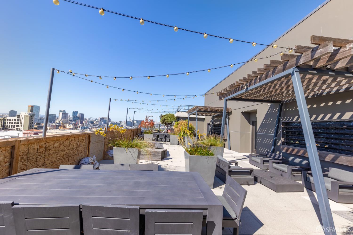 338 Potrero Avenue, Unit 206 San Francisco, CA 94103 - Photo 19 of 22 a outdoor view with sitting space