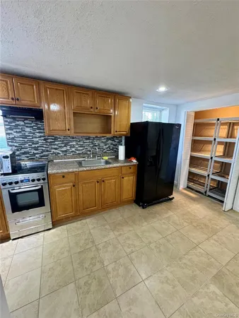 $2,500 | 15 New York Avenue, Bay Shore, NY 11706