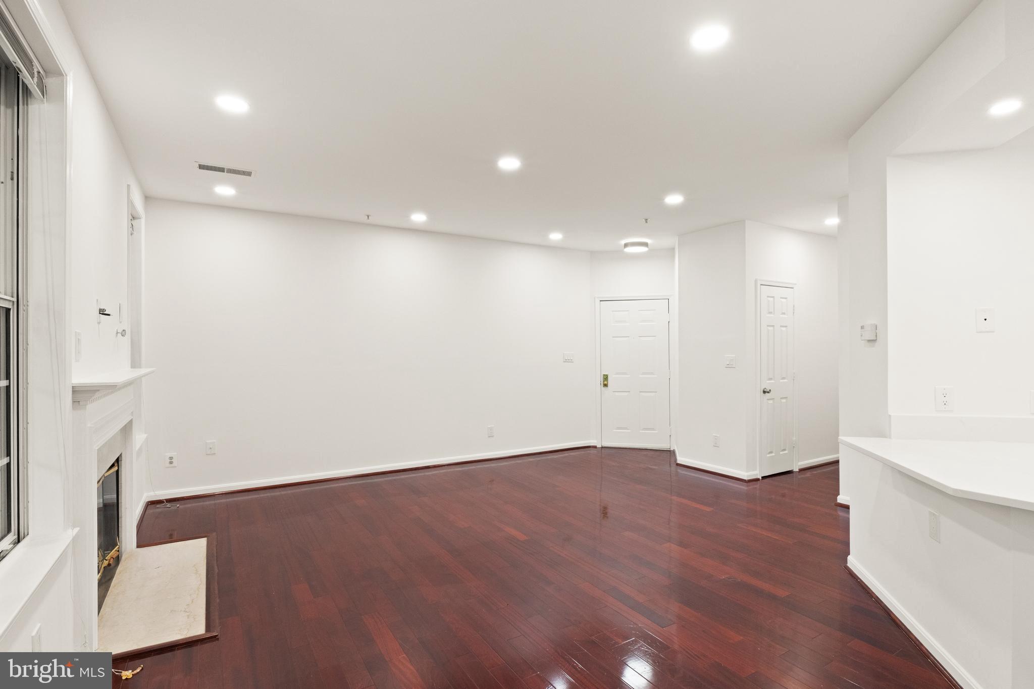 1324 Garden Wall Circle, Unit B Reston, VA 20194 - Photo 6 of 32