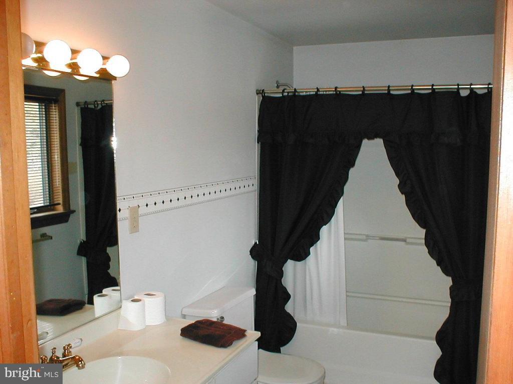 378 Ironstone Ridge Road Lancaster, PA 17603 - Photo 13 of 17