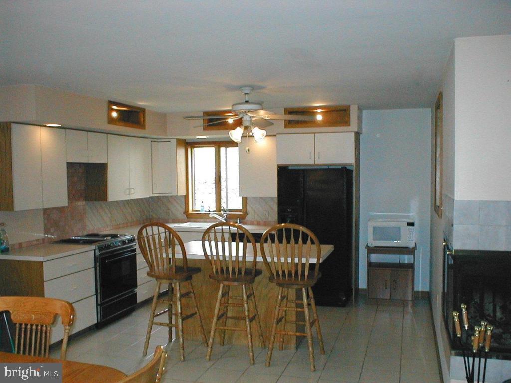 378 Ironstone Ridge Road Lancaster, PA 17603 - Photo 7 of 17