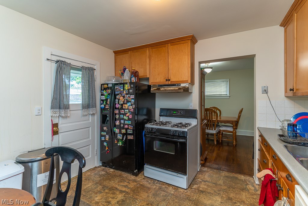 4501 Lilac Road Cleveland, OH 44121 - Photo 15 of 32