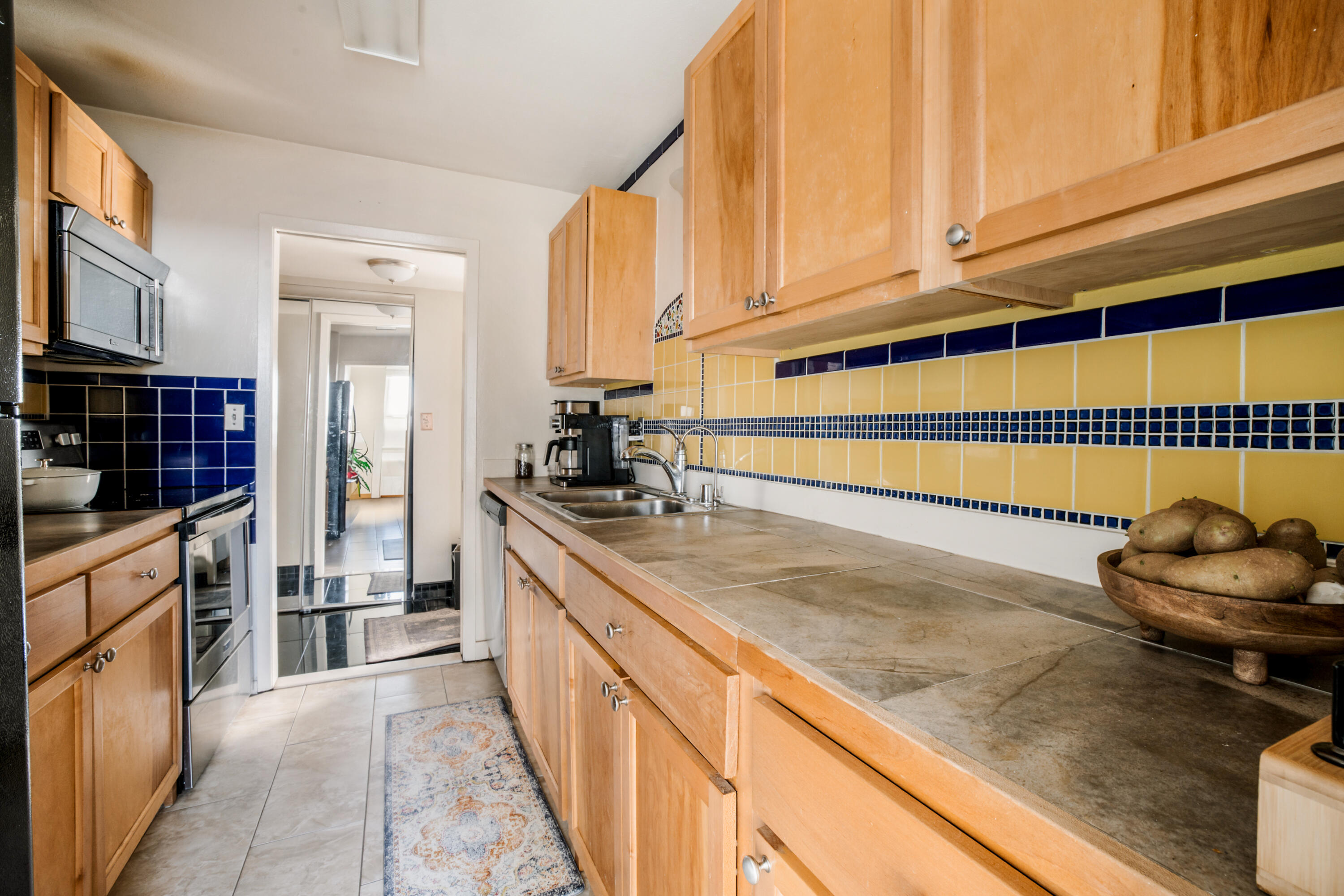 1707 North Prospect Avenue, Unit 11B Milwaukee, WI 53202 - Photo 11 of 20 IMG_1692