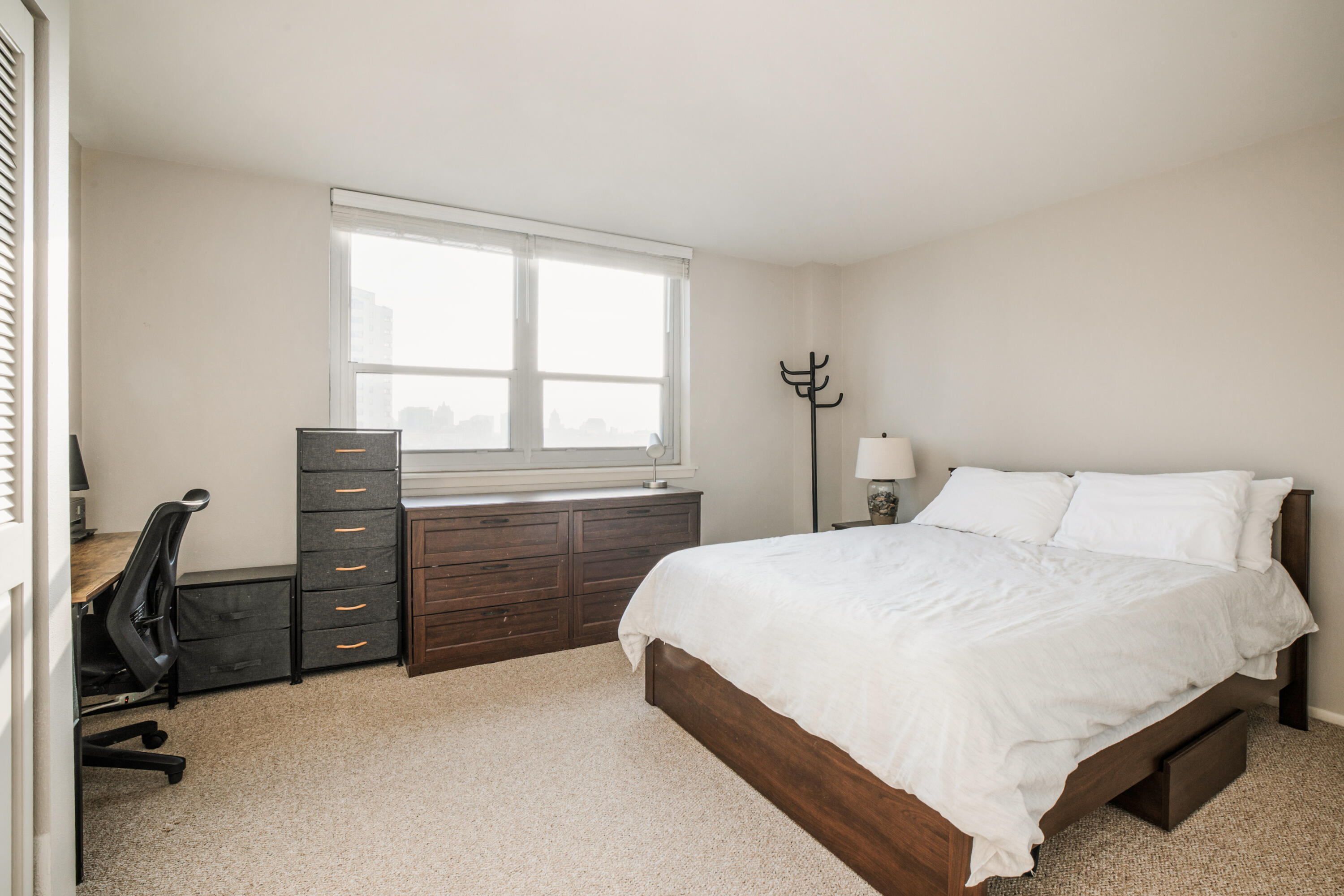 1707 North Prospect Avenue, Unit 11B Milwaukee, WI 53202 - Photo 17 of 20 2nd Bedroom