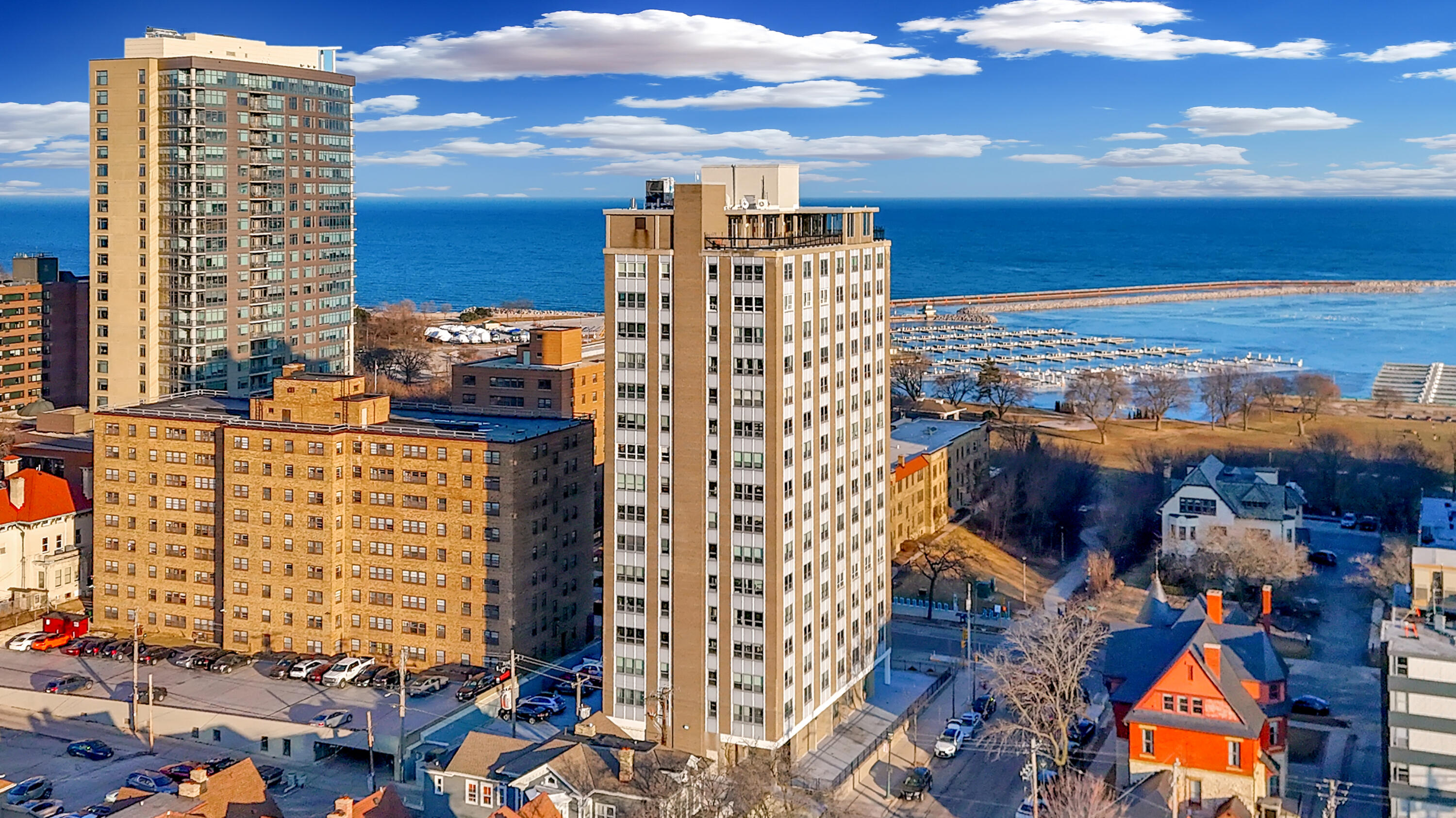 1707 North Prospect Avenue, Unit 11B Milwaukee, WI 53202 - Photo 2 of 20 IMG_1686