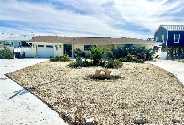 $1,195,000 | 120 Albatross Street, Fort Myers Beach, FL 33931