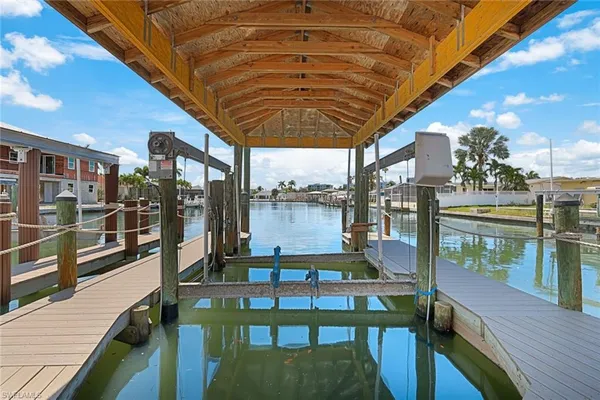 $1,195,000 | 120 Albatross Street, Fort Myers Beach, FL 33931