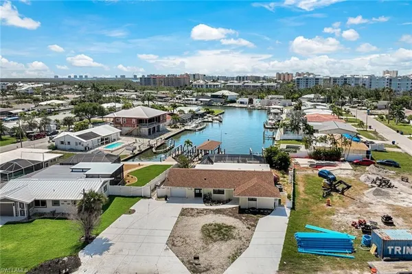 $1,195,000 | 120 Albatross Street, Fort Myers Beach, FL 33931