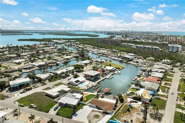 $1,195,000 | 120 Albatross Street, Fort Myers Beach, FL 33931