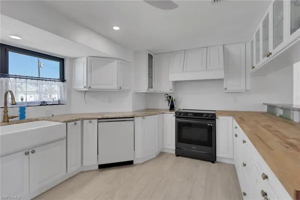 $1,195,000 | 120 Albatross Street, Fort Myers Beach, FL 33931