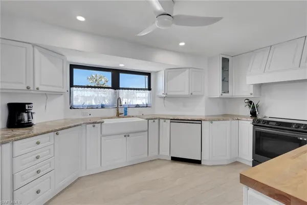 $1,195,000 | 120 Albatross Street, Fort Myers Beach, FL 33931