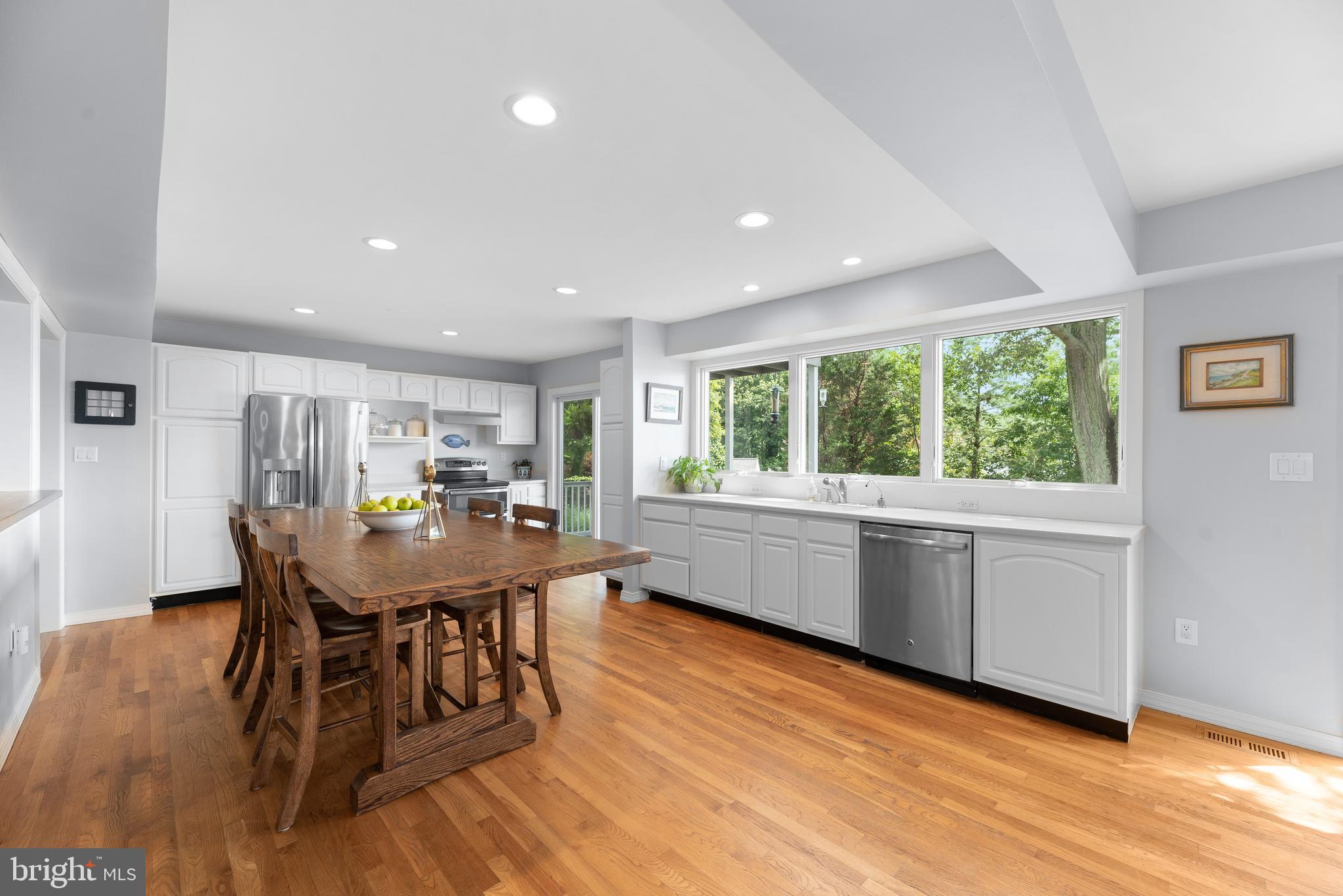 3071 Riverview Road Riva, MD 21140 - Photo 11 of 39 Room for large dining table