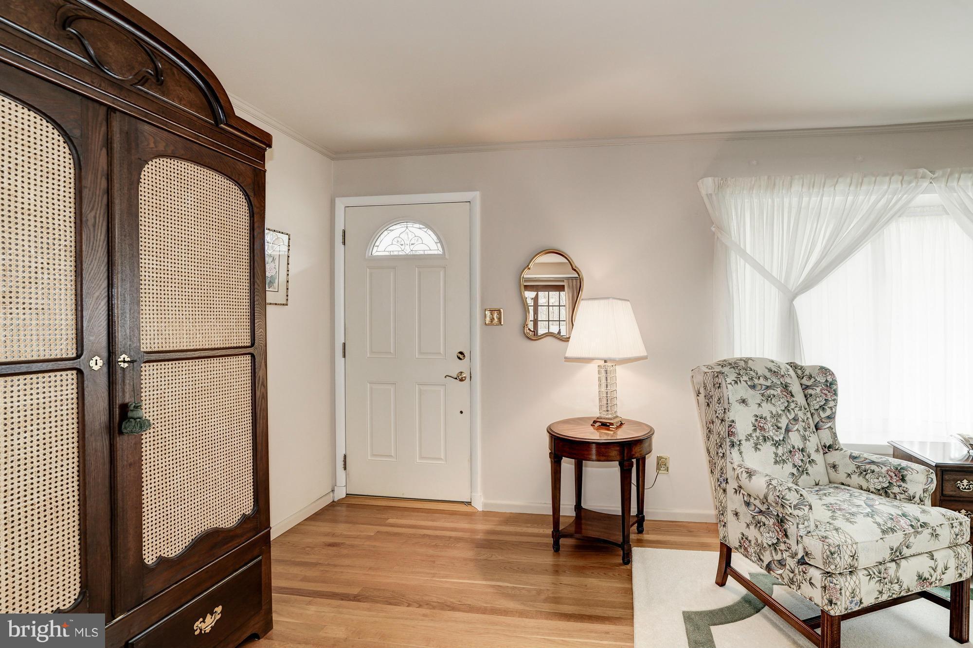 606 Kingsley Road Southwest Vienna, VA 22180 - Photo 2 of 29 Interior (General)