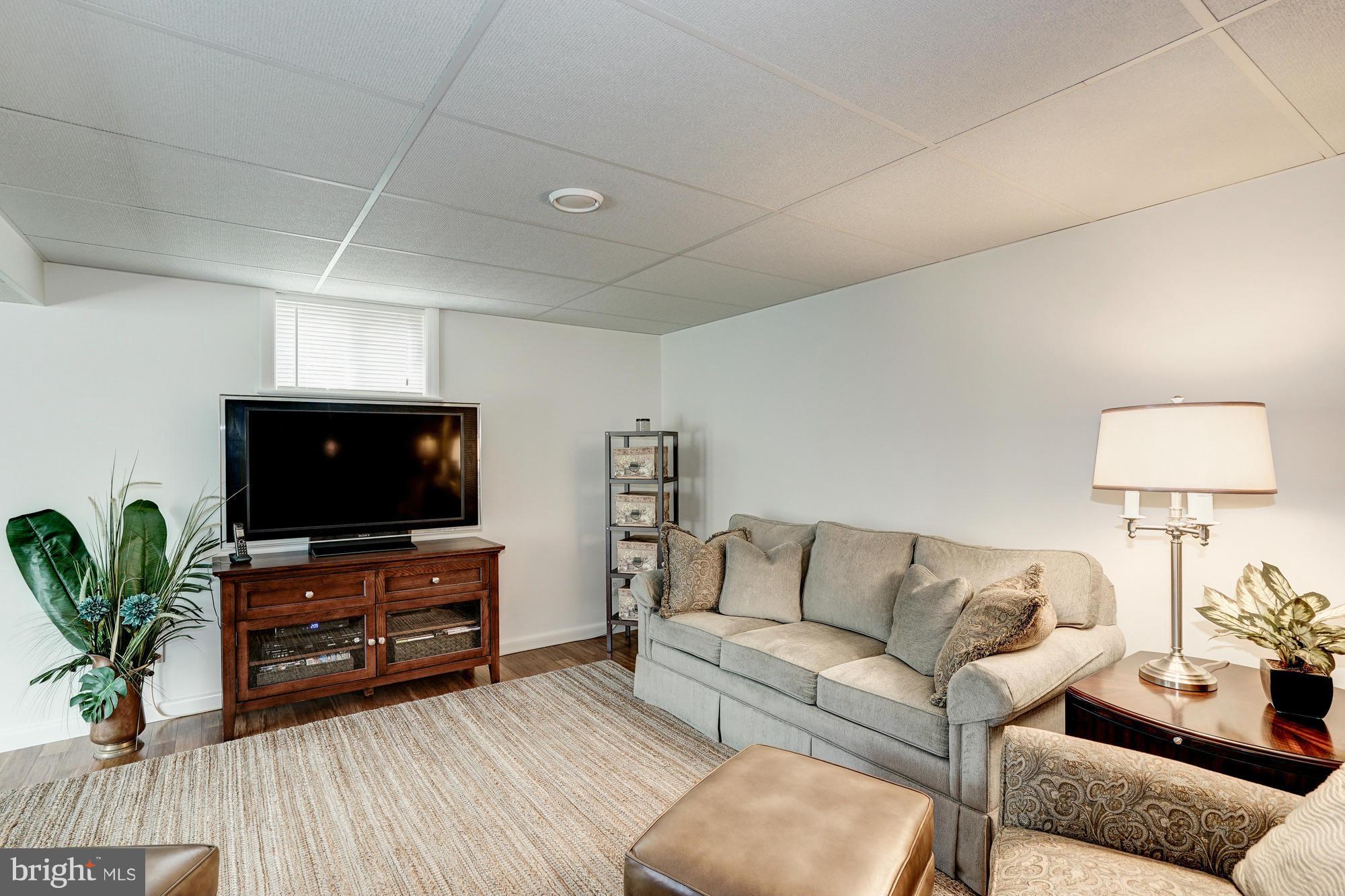 606 Kingsley Road Southwest Vienna, VA 22180 - Photo 22 of 29 Family Room