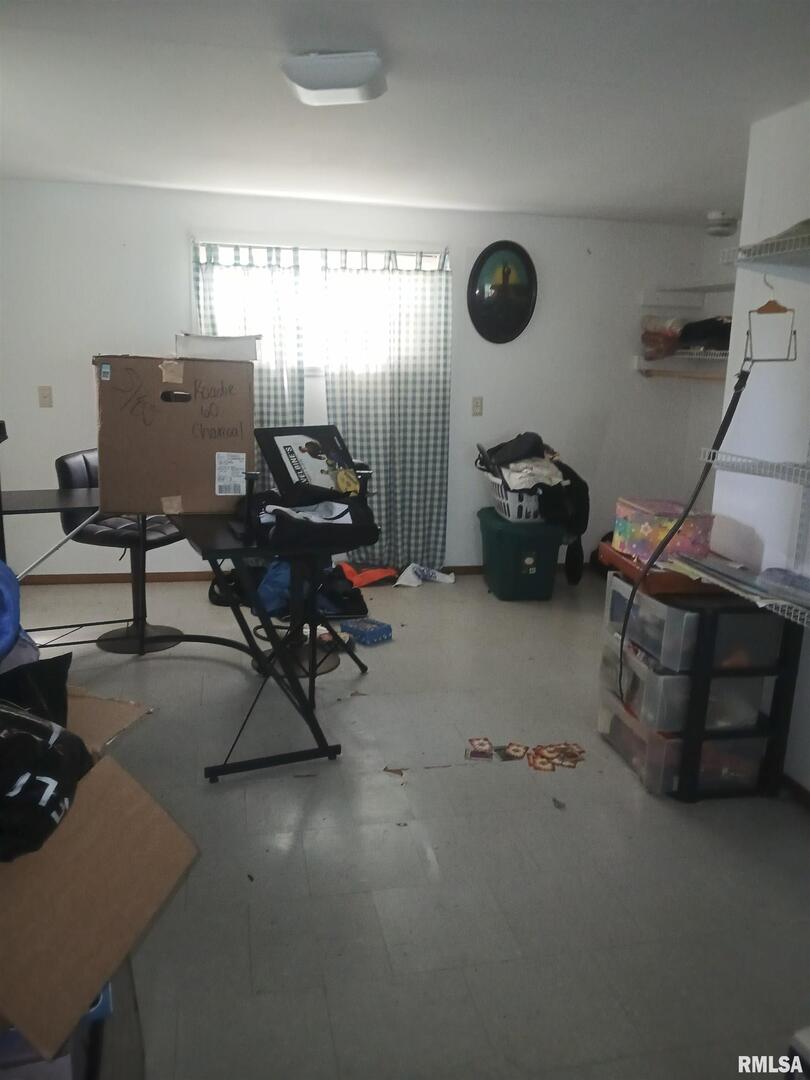 420 South 27th Street Herrin, IL 62948 - Photo 17 of 20 a living room with furniture and a air conditioner vent