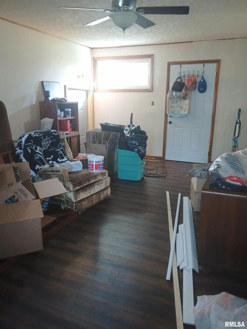 420 South 27th Street Herrin, IL 62948 - Photo 19 of 20 a living room with furniture and a window