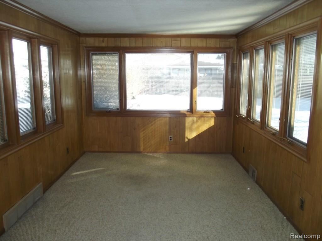 18954 Beverly Road Franklin, MI 48025 - Photo 13 of 15 261-713225 Sun room.jpg